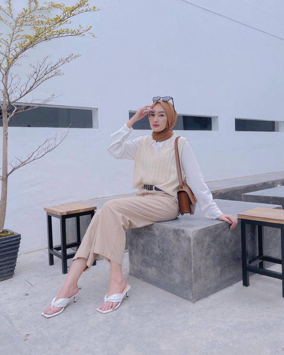 Padu padan vest ala Ingrid Yulika (instagram.com/ingridyulikaa)