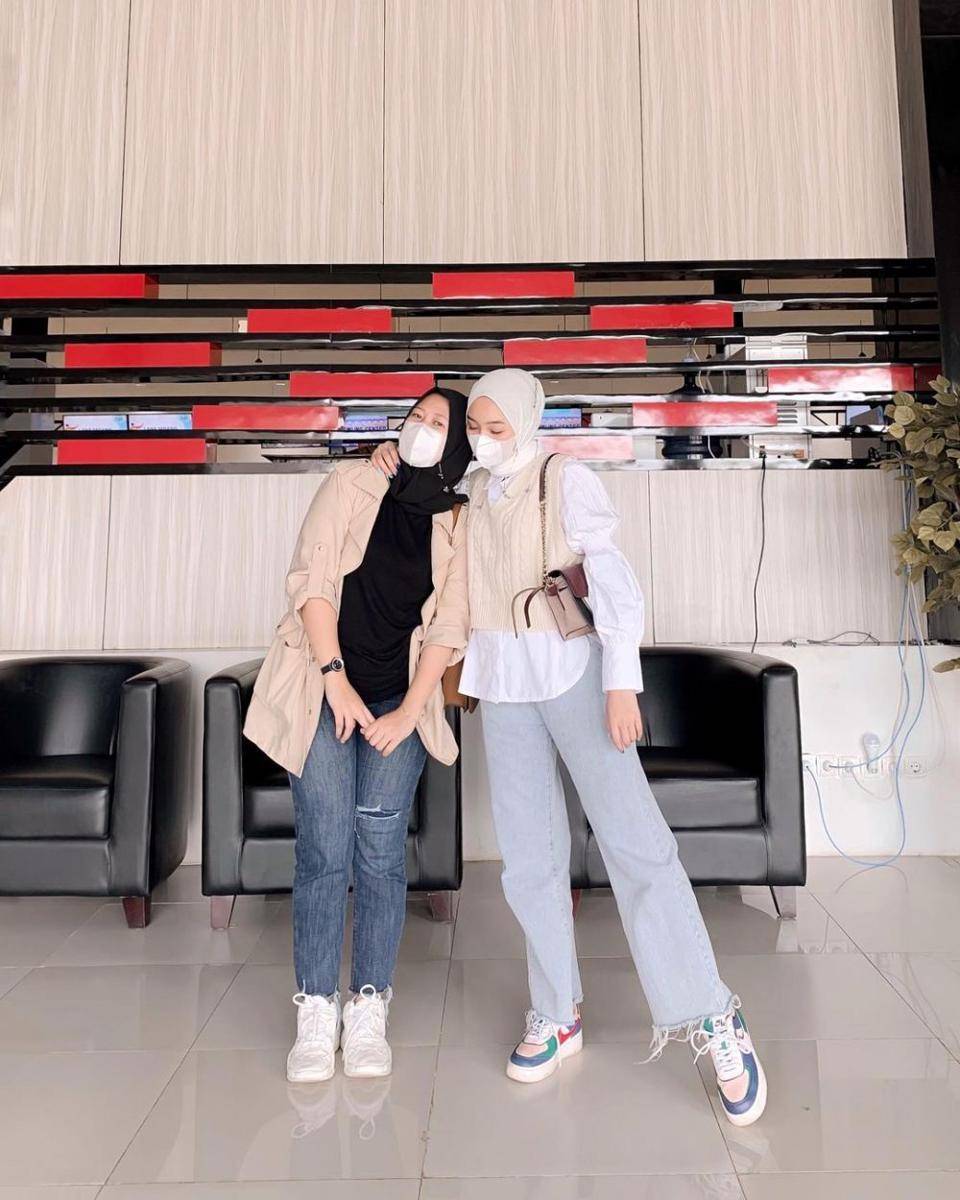 Padu padan vest ala Ingrid Yulika (instagram.com/ingridyulikaa)