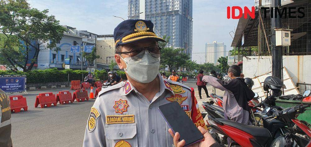 Juru Bicara Satgas Penanganan COVID-19 Kota Depok, Dadang Wihana saat ditemui di lokasi penyekatan Jalan Raya Margonda. (IDNTimes/Dicky)