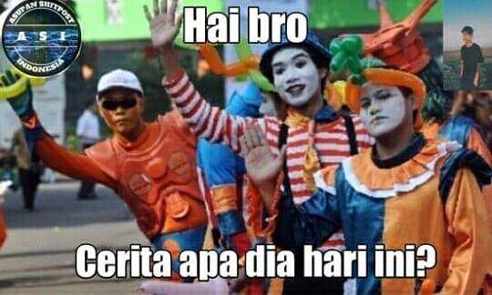 meme jadi badut (instagram.com/esteh_panaas)
