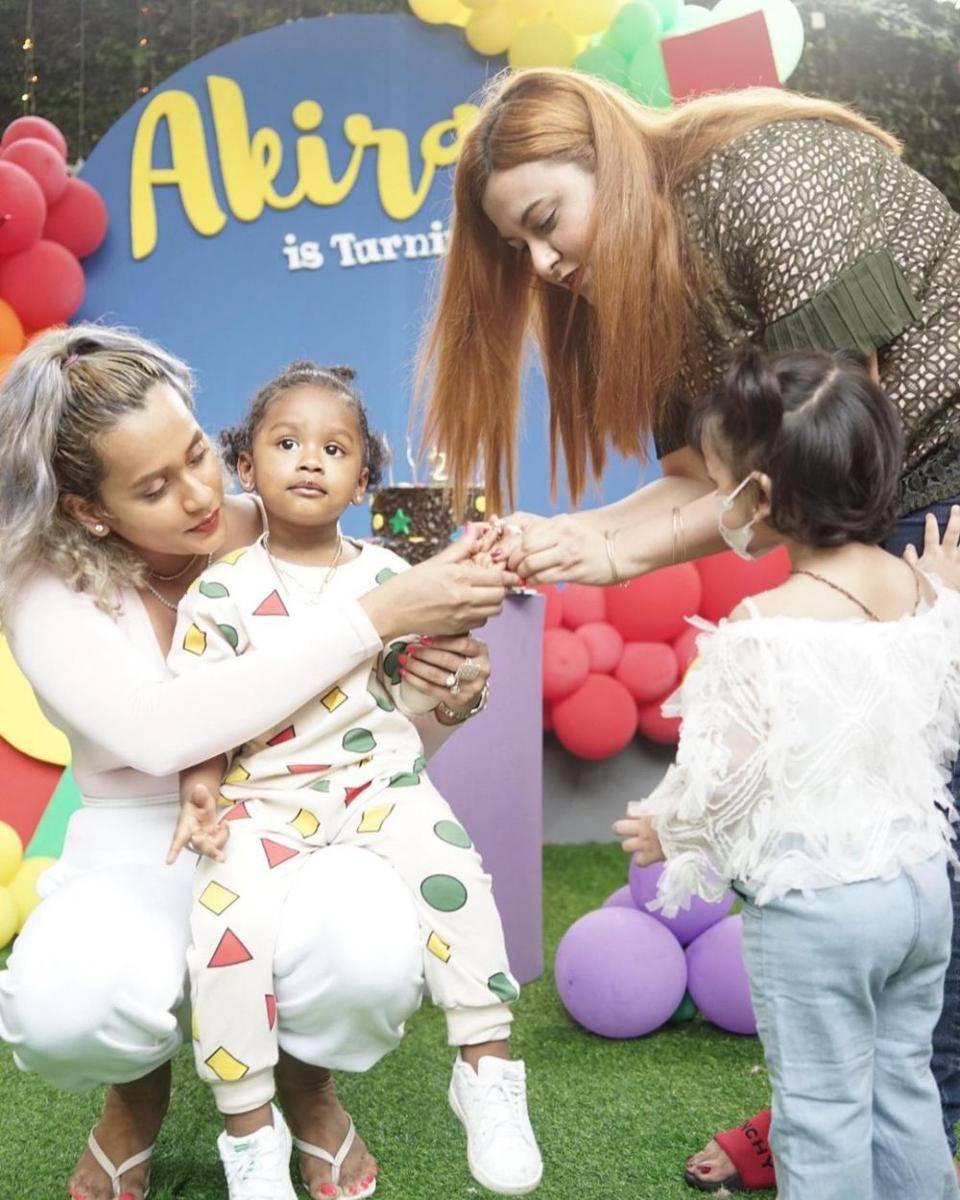 Perayaan ulang tahun Akira di rumah. (instagram.com/kimmyjayanti)