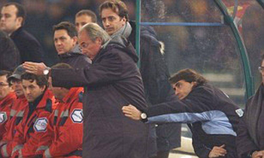 Roberto Mancini sebagai assisten manajer  Sven-Goran Eriksson (dailymail.co.uk)
