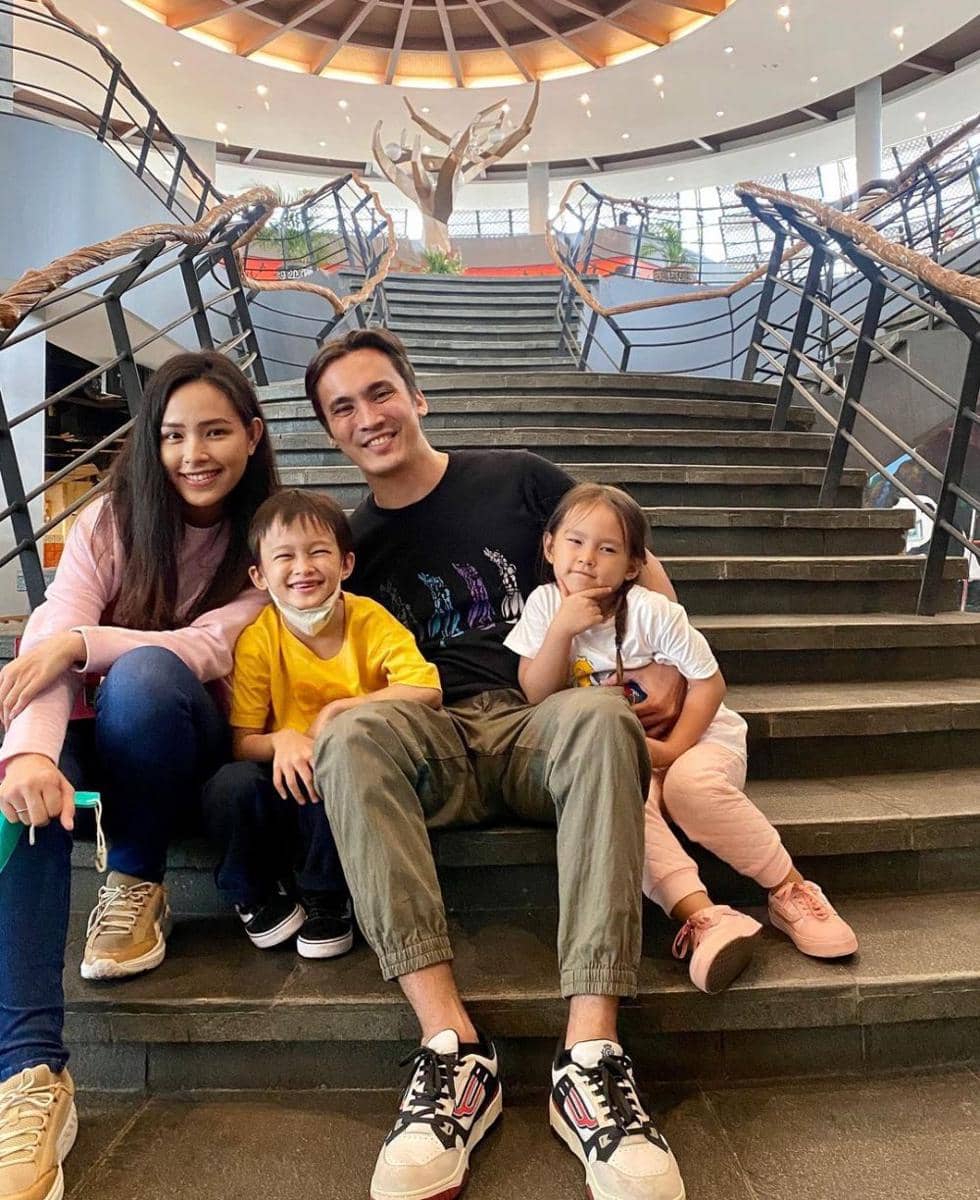 10 Potret Rendy Kjaernett, Raja FTV yang Family Man Banget! | IDN Times