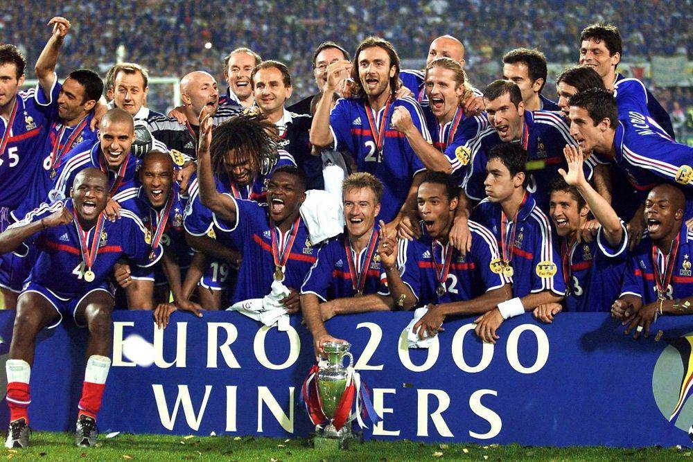 Prancis juara Piala Eropa 2000 (thesefootballtimes.co)