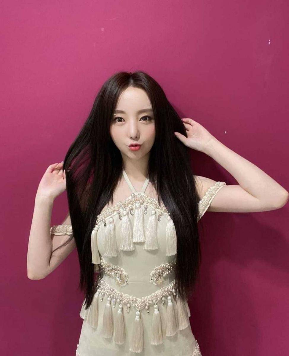 Kei Lovelyz (instagram.com/_flower_kei)
