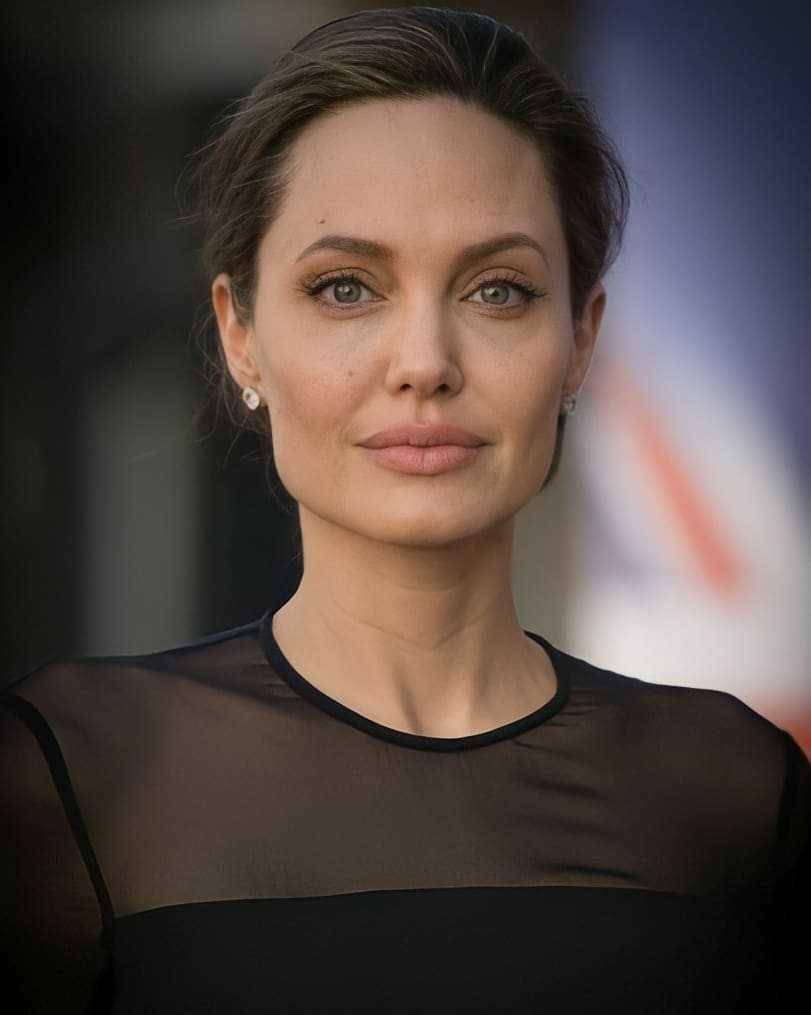 Angelina Jolie (instagram.com/angelinajolieofficiall)