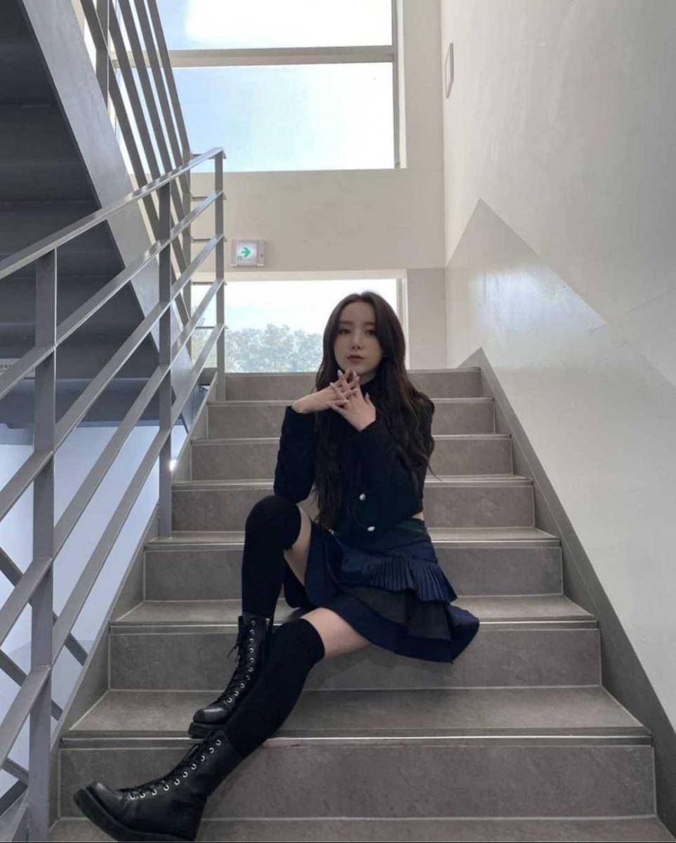 Kei Lovelyz (instagram.com/_flower_kei)