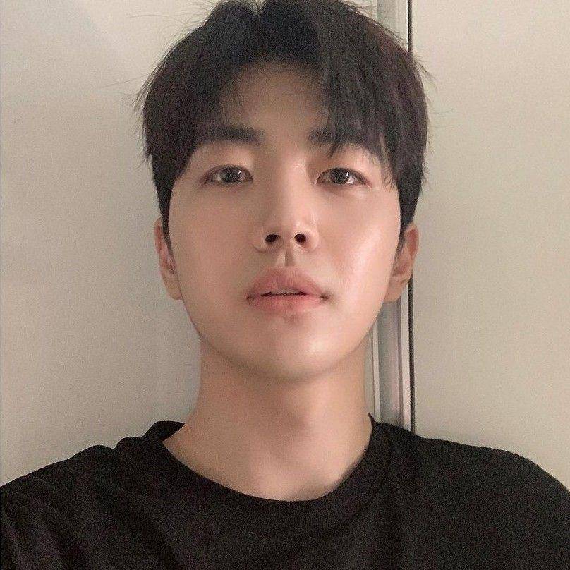 Kang Hoon (instagram.com/khoonyy)