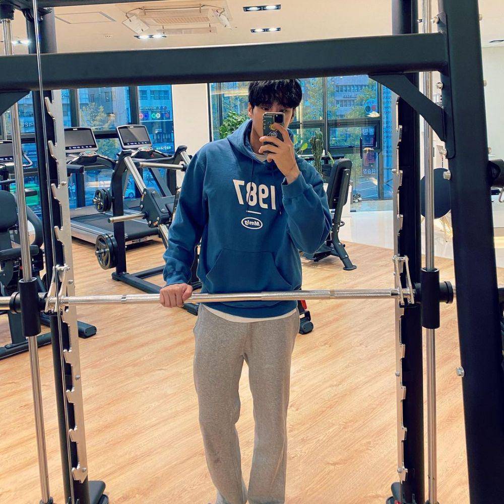 ootd Ahn Bo Hyun (instagram.com/bohyunahn)
