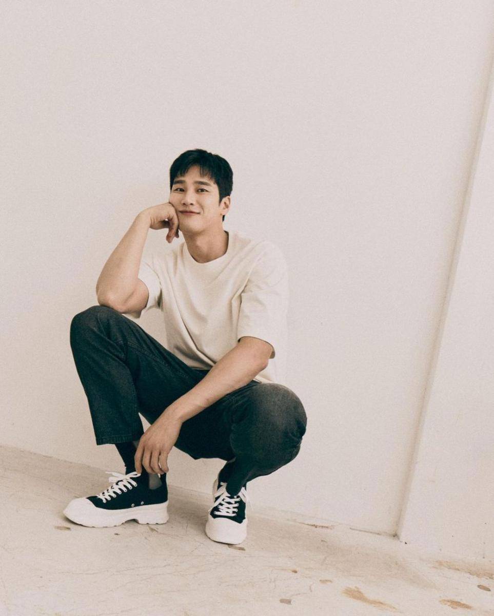 ootd Ahn Bo Hyun (instagram.com/bohyunahn)