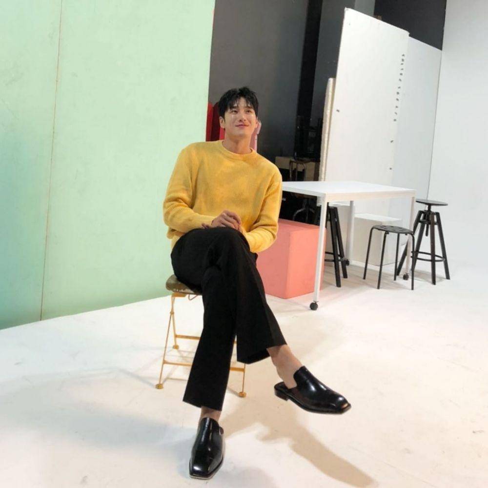 ootd Ahn Bo Hyun (instagram.com/bohyunahn)