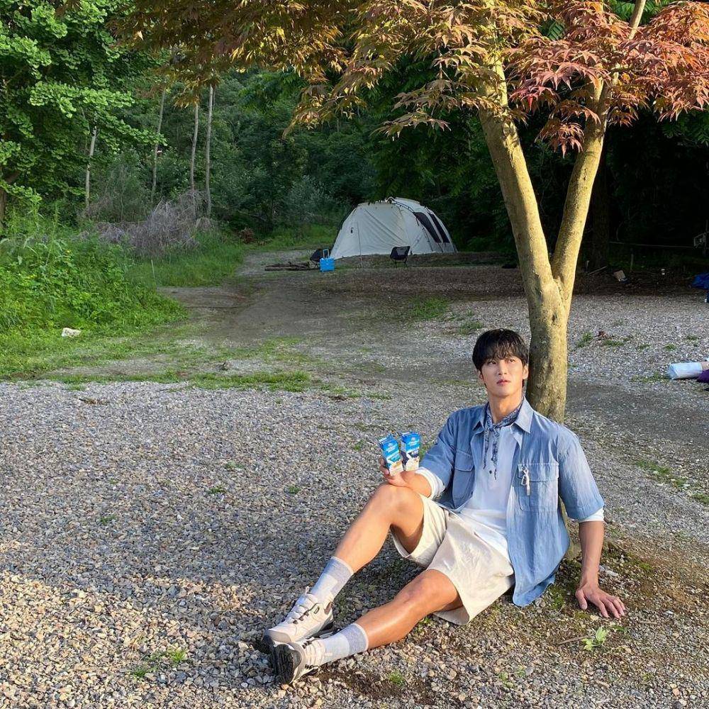 ootd Ahn Bo Hyun (instagram.com/bohyunahn)