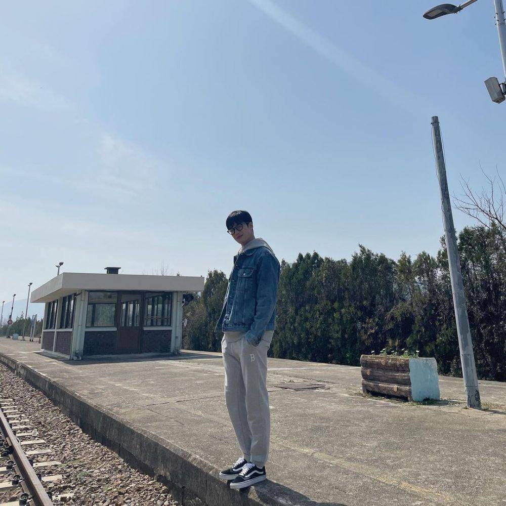 ootd Ahn Bo Hyun (instagram.com/bohyunahn)