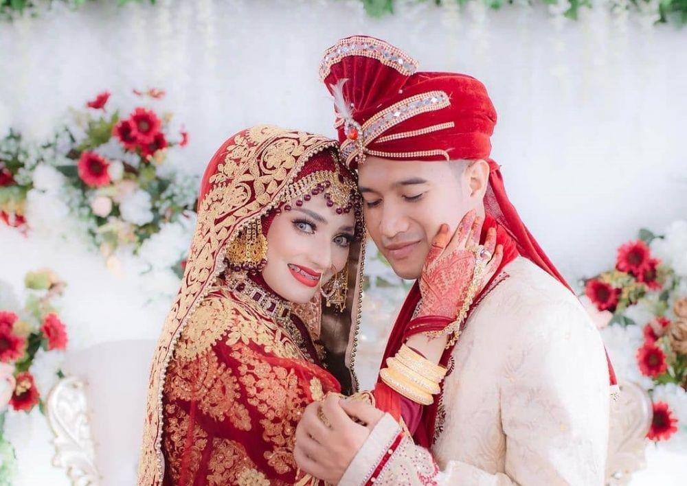 10 Momen Bahagia Pernikahan Penyanyi Religi Puja Syarma, Bertema India