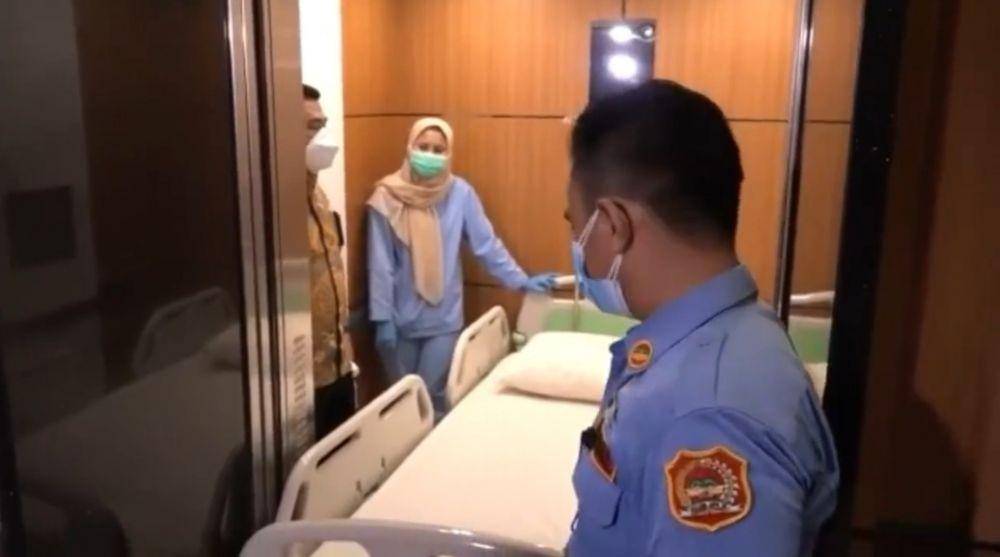 Tempat tidur pasien tak muat masuk ke dalam lift gedung DPR (www.instagram.com/@sufmi_dasco)
