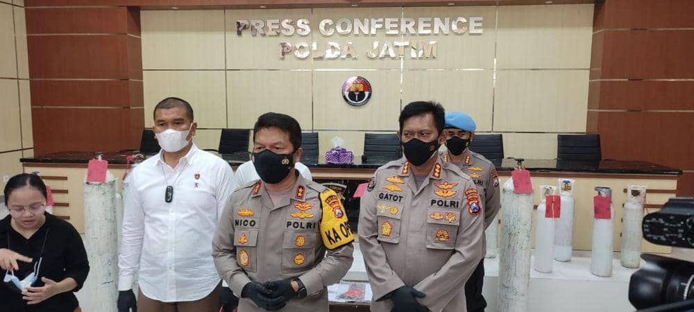 Bikin Geram! Kakak Adik Ini Timbun Tabung Oksigen di Tengah Kelangkaan