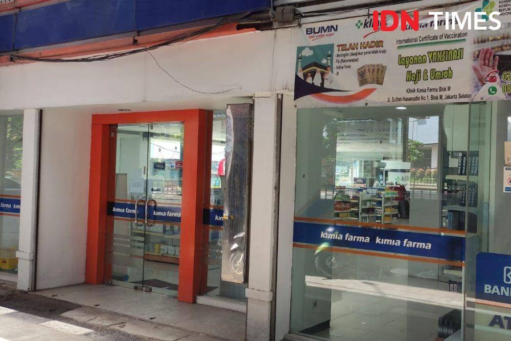 Apotek Kimia Farma di Blok M, Jakarta Selatan. (IDN Times/Helmi Shemi)
