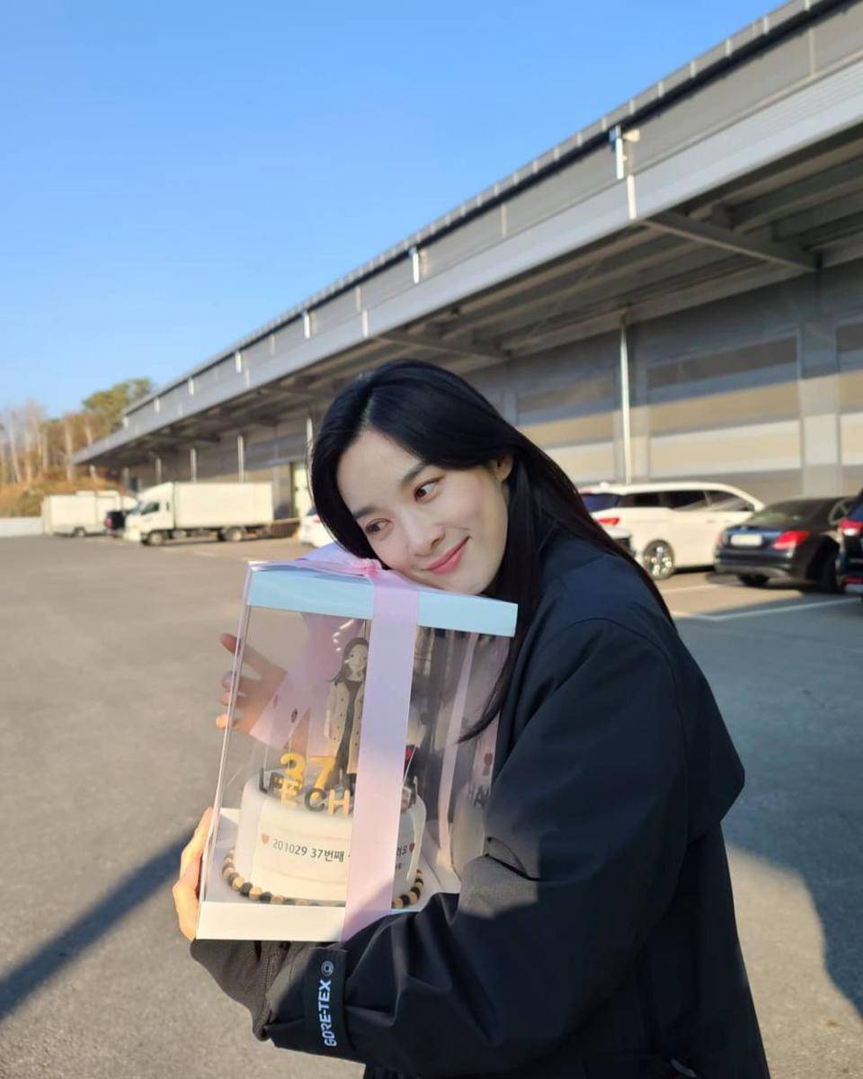 Lee Chung Ah (instagram.com/leechungah)