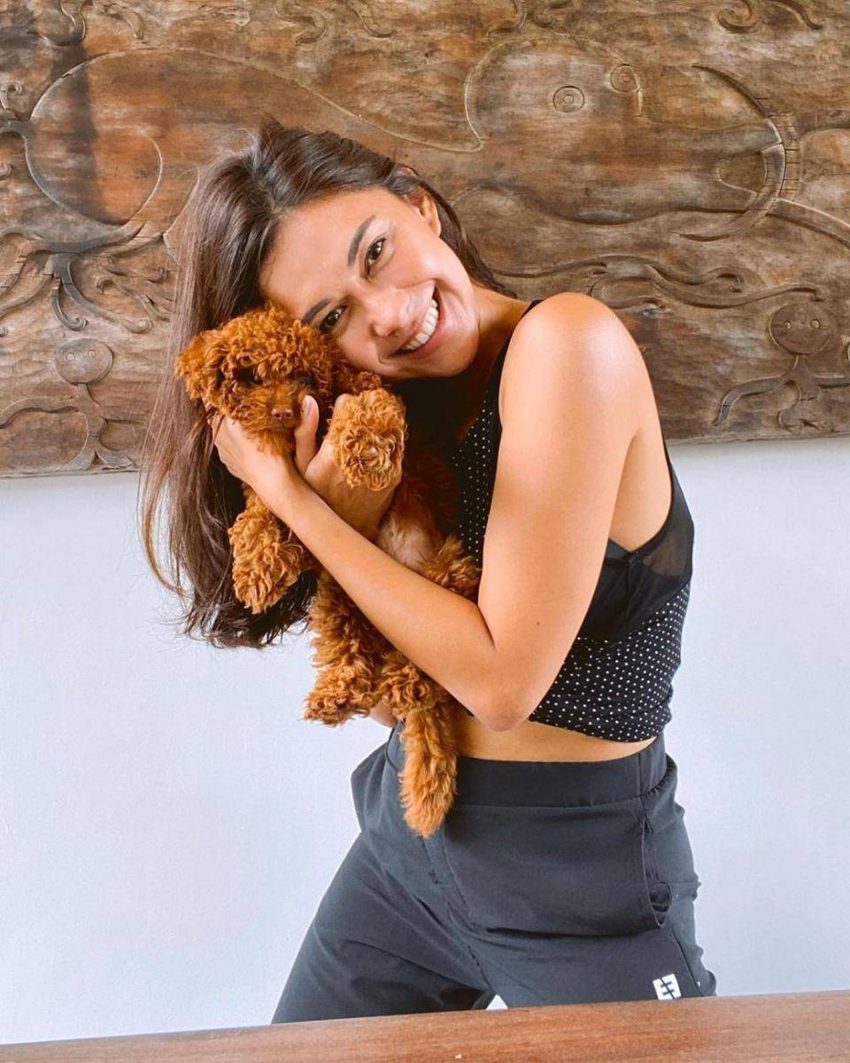 keluarga Nana Mirdad bersama anjing peliharaan (instagram.com/nanamirdad_)