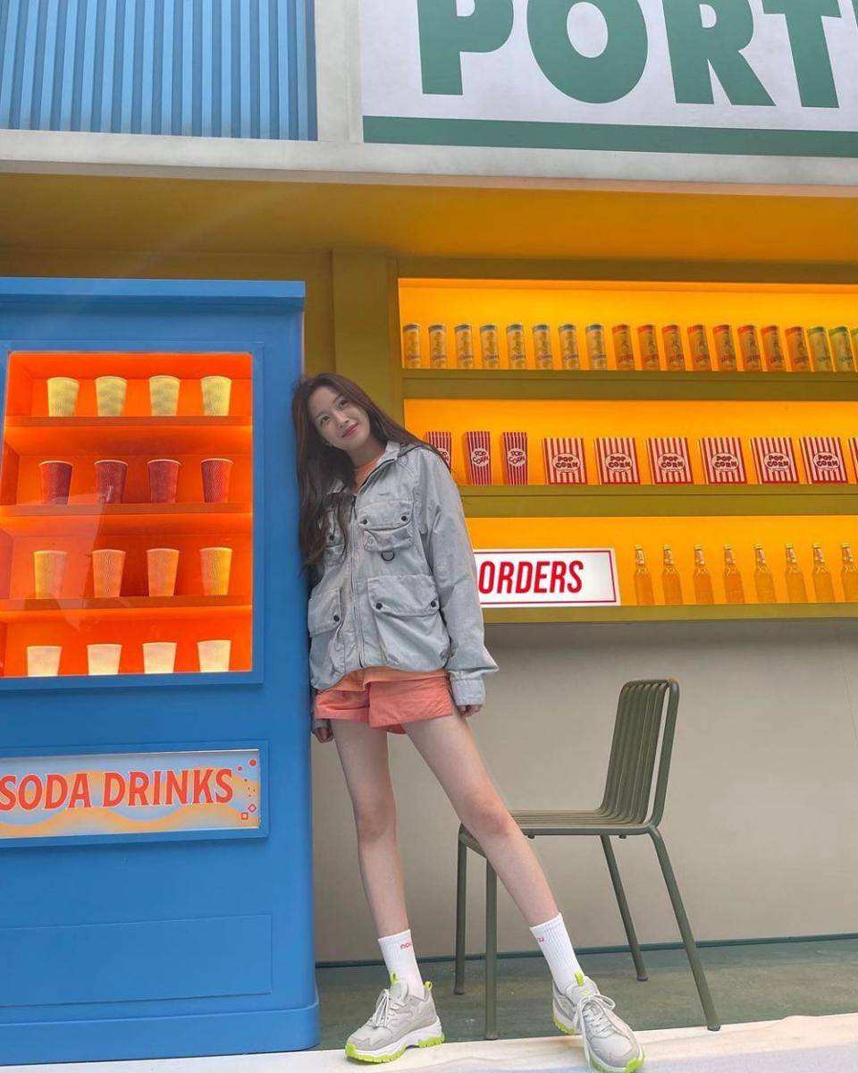 Moon Ga Young (instagram.com/m_kayoung)