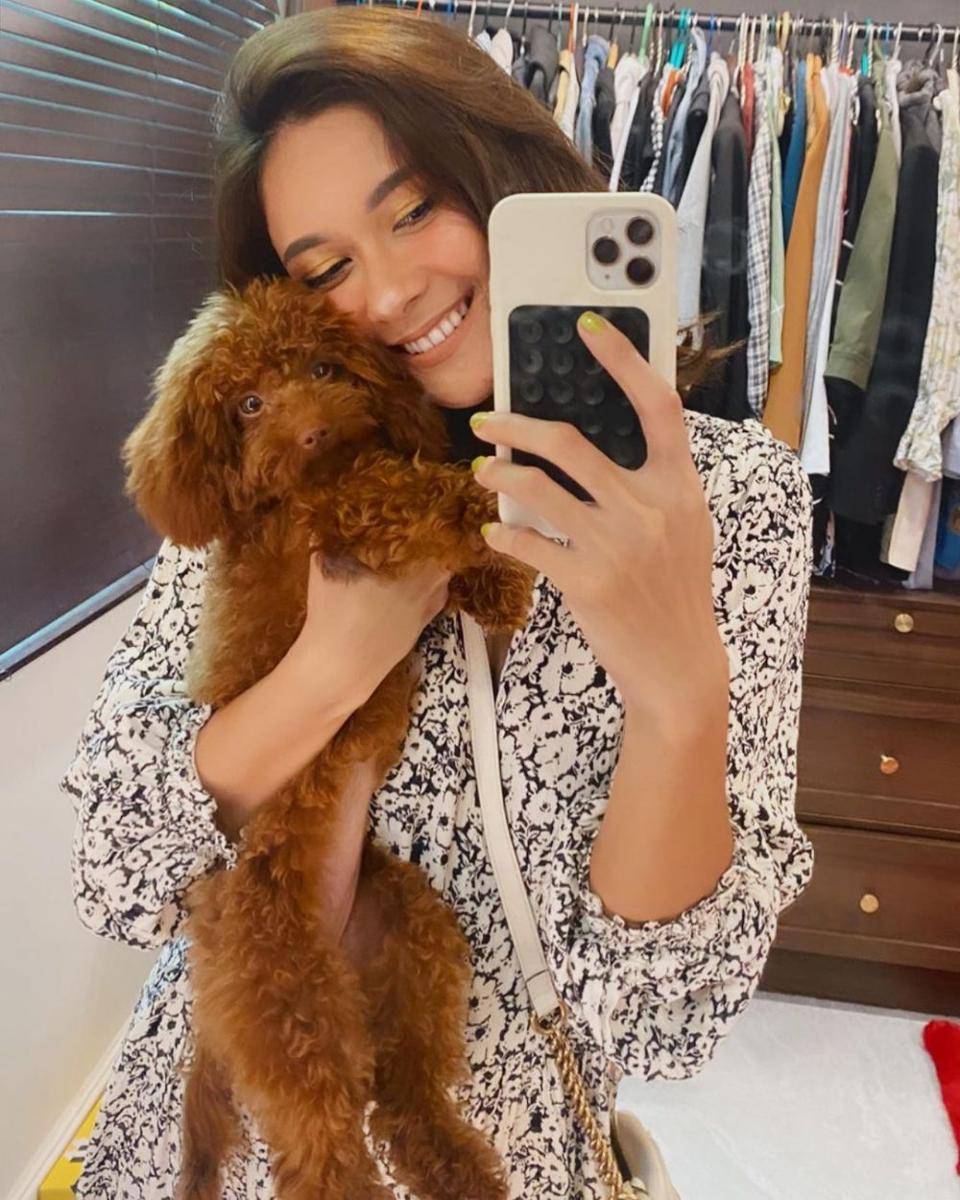 keluarga Nana Mirdad bersama anjing peliharaan (instagram.com/nanamirdad_)