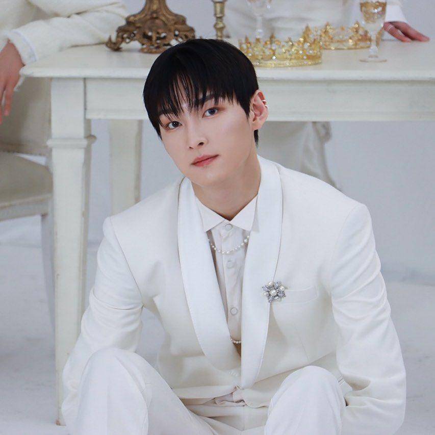 Zuho SF9 (instagram.com/zuuuuu_oh)