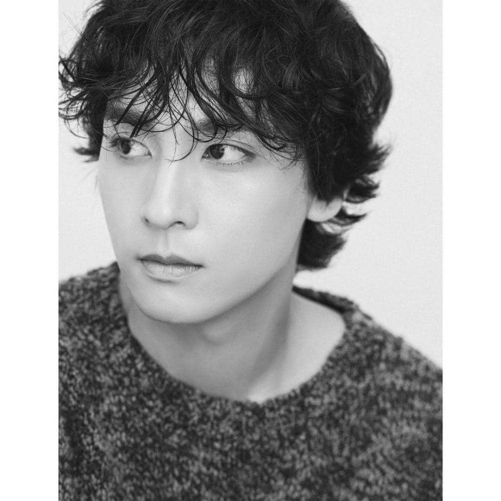 Choi Tae Joon (instagram.com/studiosantaent)