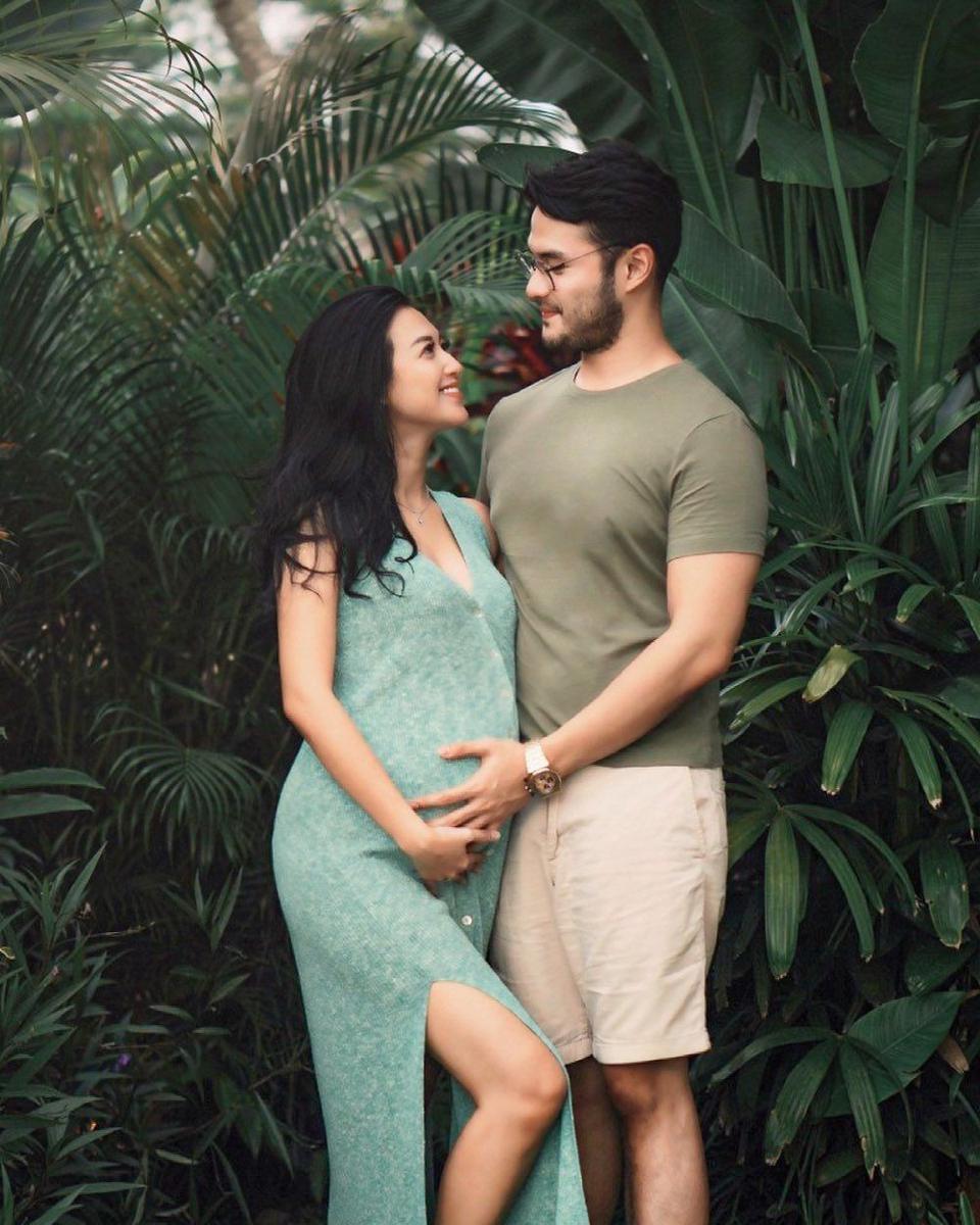 4 Tahun Lebih Muda, 10 Potret Romantis Kevin Andrean Jadi Suami Siaga
