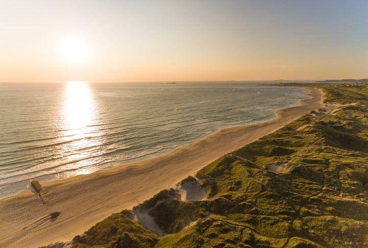 Pantai Sola (airbnb.com)