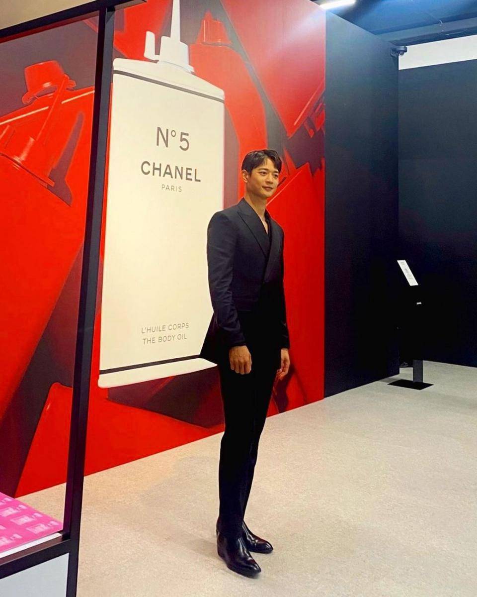 Minho dalam sebuah event bersama Chanel (instagram.com/choiminho_1209)