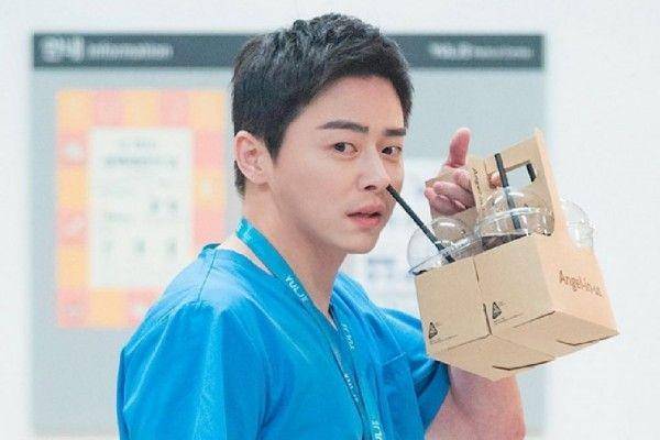 Jo Jung Suk di drama Hospital Playlist (instagram.com/hospitalplaylist_official)