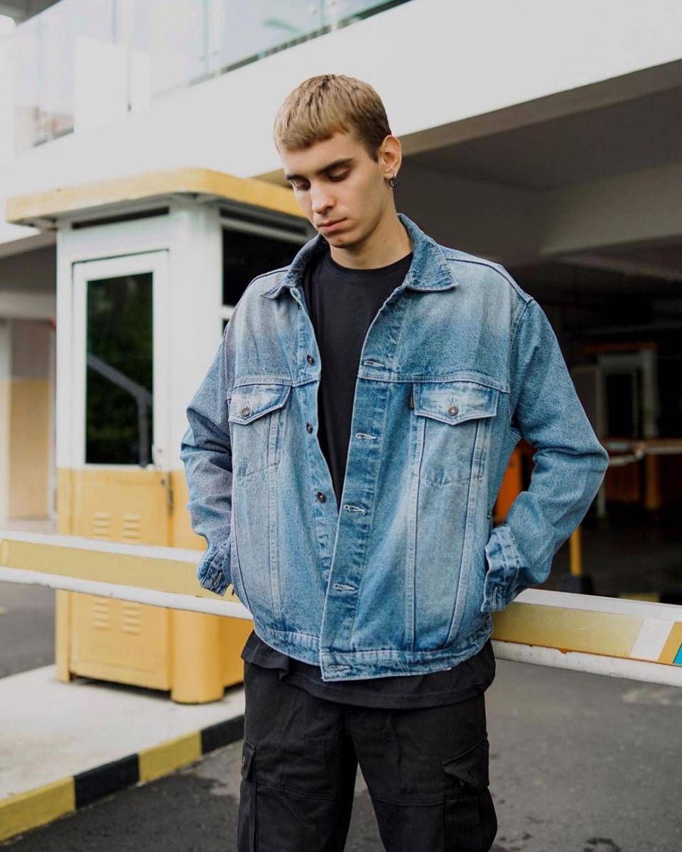 Jaket denim dari Guten Inc (Instagram.com/guteninc)