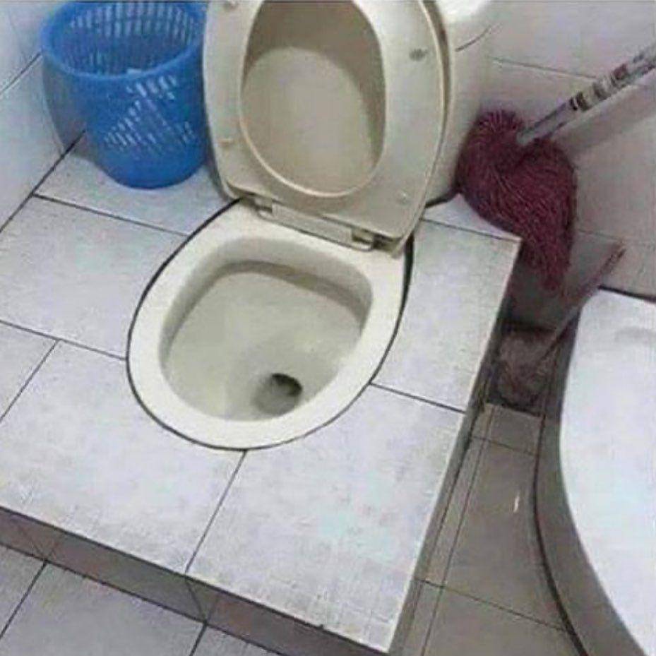 desain kloset aneh bikin geleng-geleng kepala (instagram.com/duhreceh.id)
