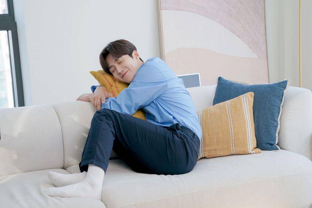 Kim Seon Ho (instagram.com/kimseonho_staff.diary)