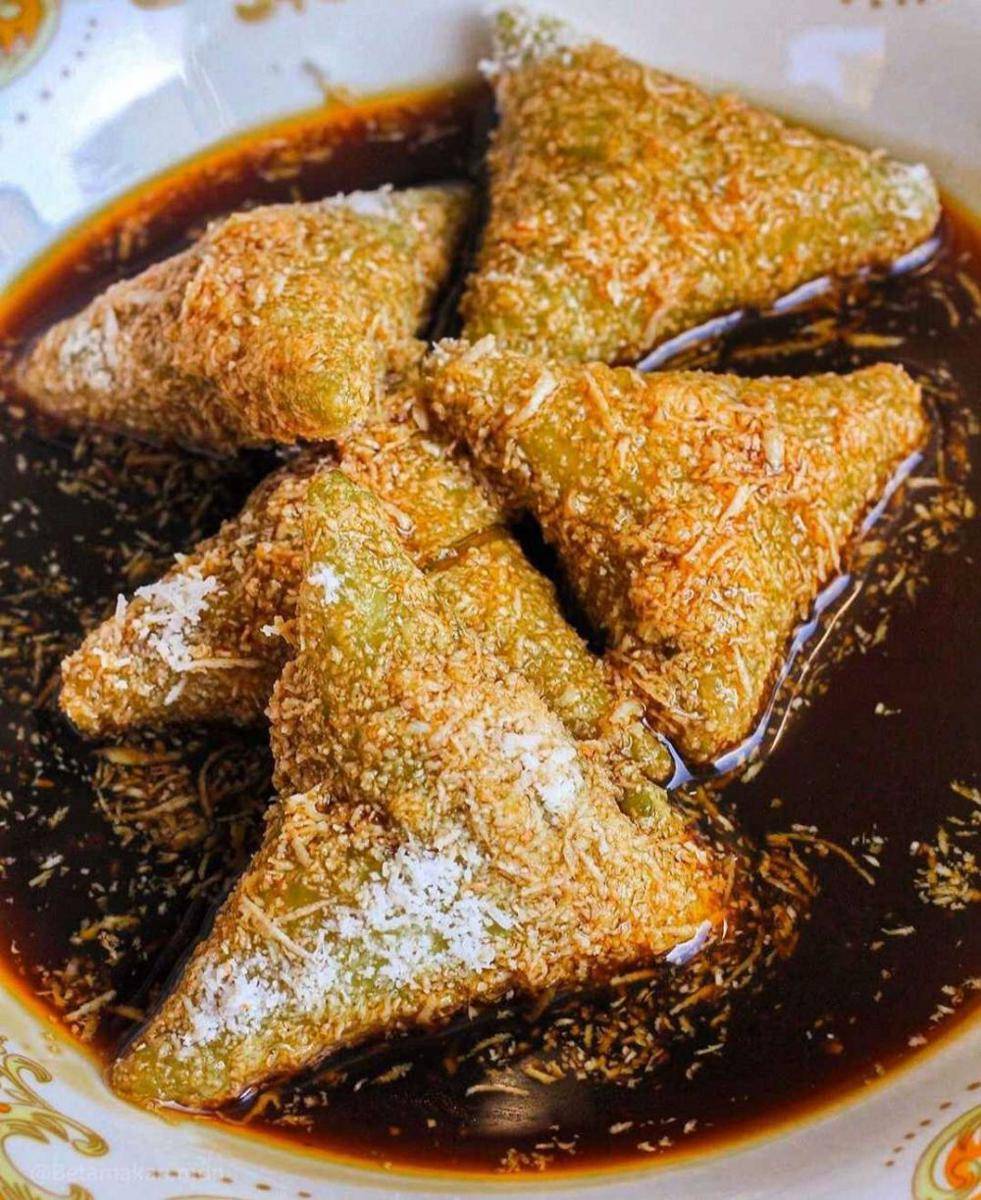 Kue lupis (instagram.com/betamakan.mdn)
