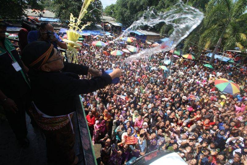 news.okezone.com: gong kyai pradah blitar