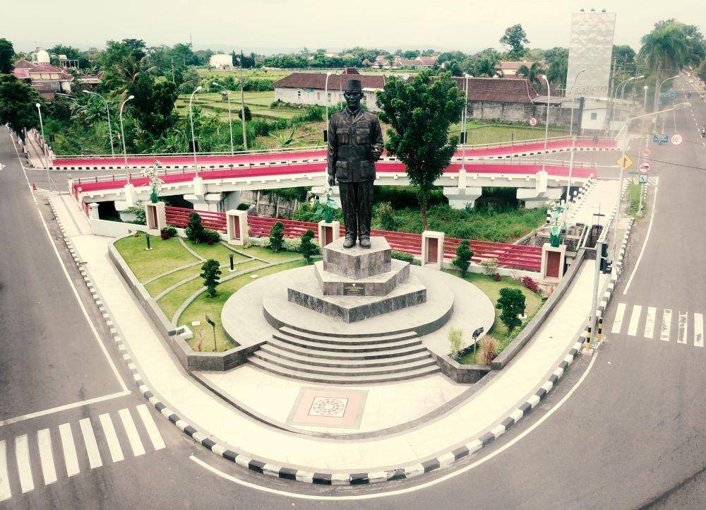 blitarkota.go.id: patung bung karno