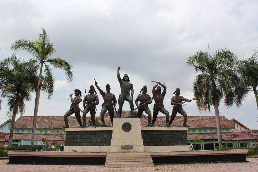 tempatwisata.pro: monumen peta blitar