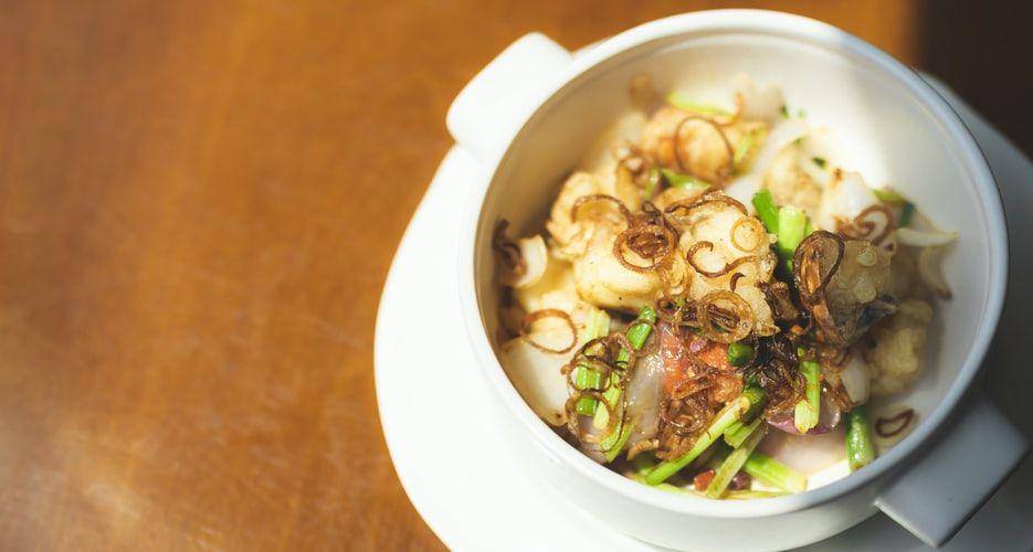 ilustrasi beef and radish soup (unsplash.com/Hanxiao)