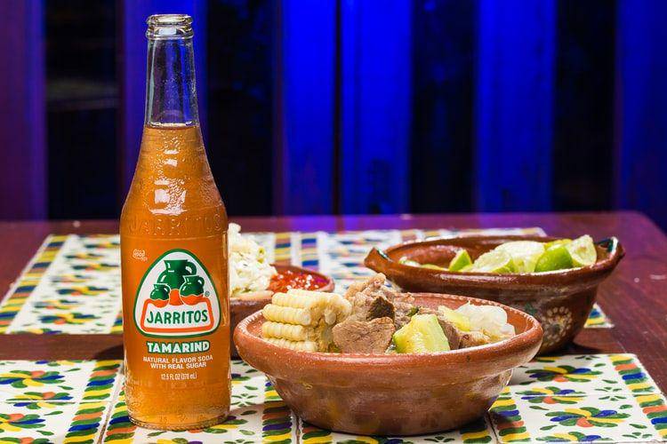 ilustrasi caldo de res (unsplash.com/Jarritos Mexican Soda)