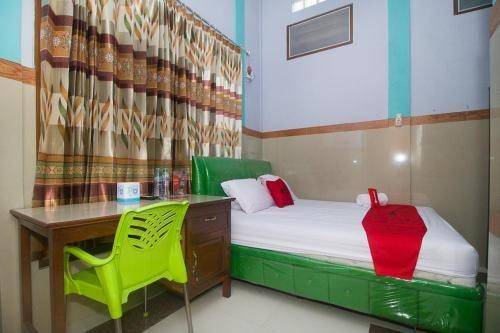 Planetofhotels, RedDoorz Syariah near Alun-Alun Bojonegoro , Hotel di Bojonegoro