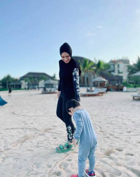 Liburan Putri Anne dan keluarga (instagram.com/putriannesaloka)