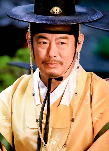 potret Sung Dong Il dalam drama Legend of the Blue Sea (programs.sbs.co.kr)