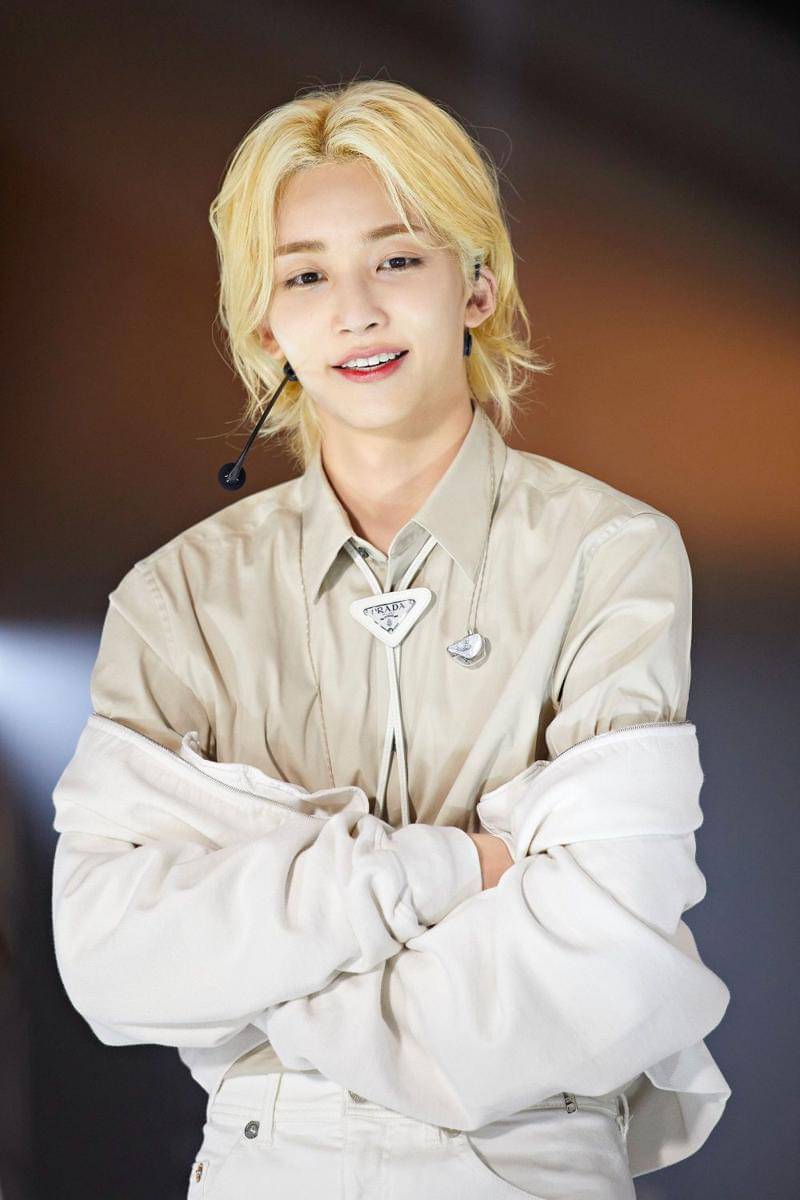 Jeonghan SEVENTEEN (weverse.io/seventeen)