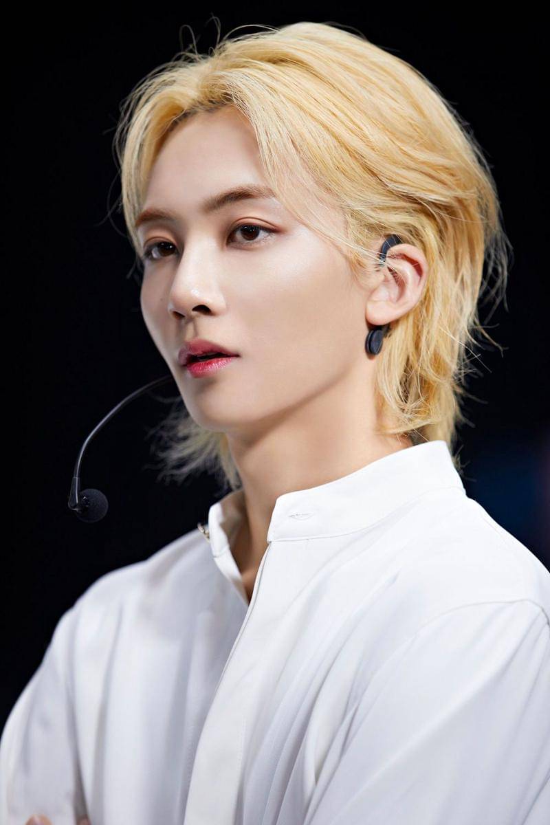 Jeonghan SEVENTEEN (weverse.io/seventeen)