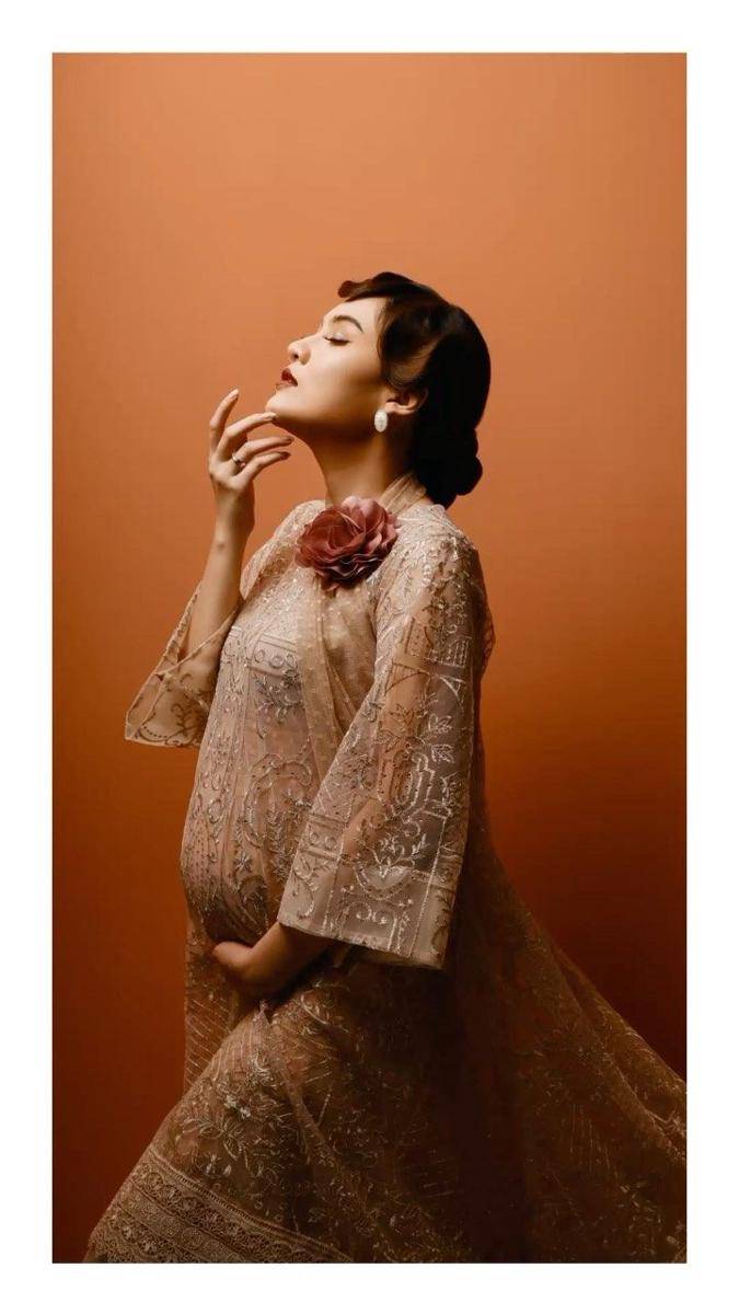 maternity Nella Kharisma (Instagram.com/faralljibrill)