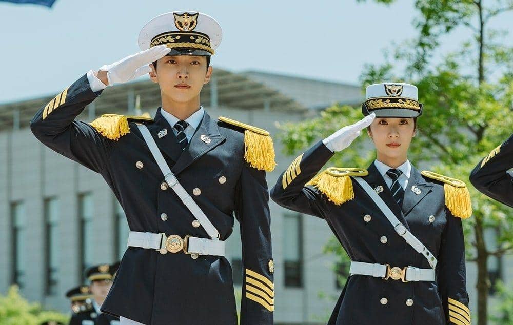 Jin Young dan Krsytal jadi partner polisi, bakal tumbuh benih cinta gak ya? (soompi.com)