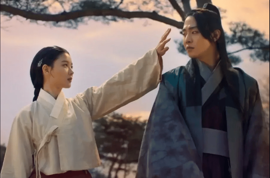 Ahn Hyo Seop dan Kim Yoo Jung beradu akting sebagai pendekar dan pelukis di era Joseon (soompi.com)