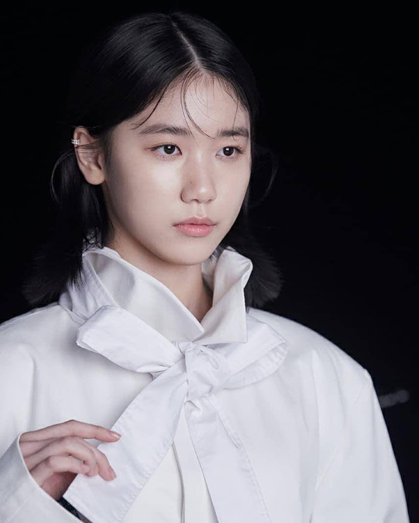 Lee Re (instagram.com/leere0312)