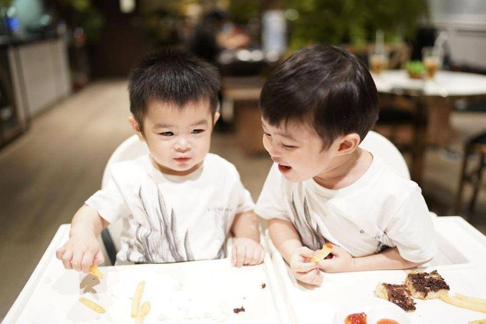 Raphael dan Mikhael Moeis (instagram.com/raphaelmoeis)